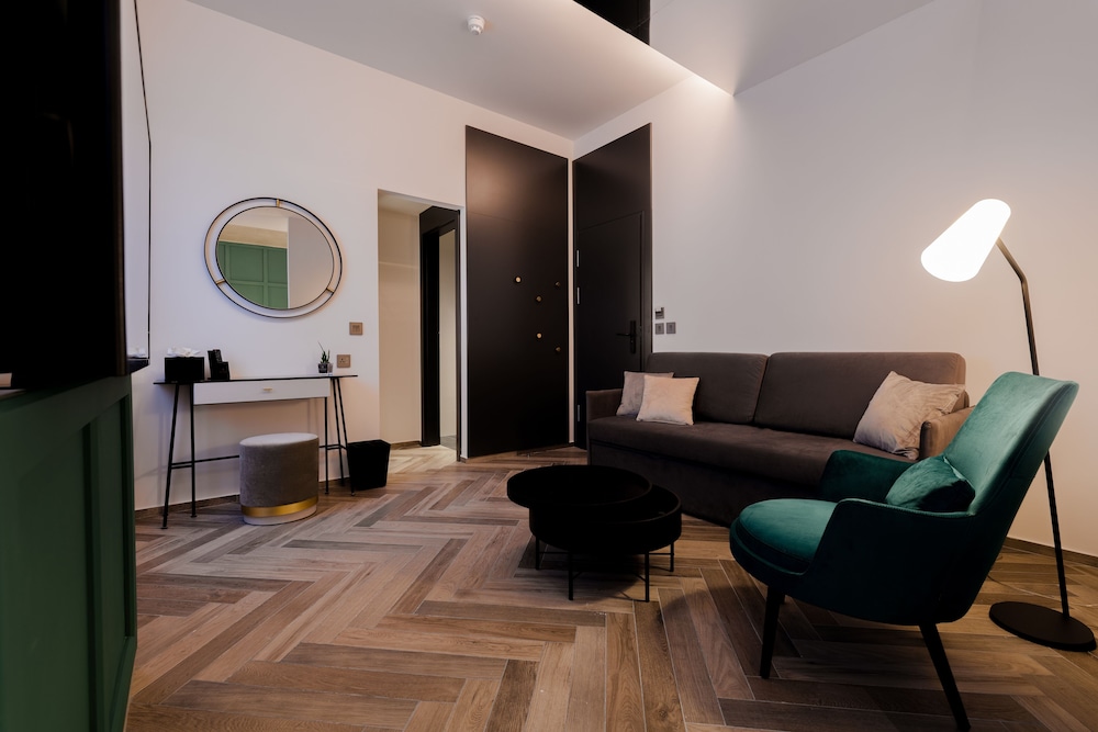 EMBASSY VALLETTA 38/63