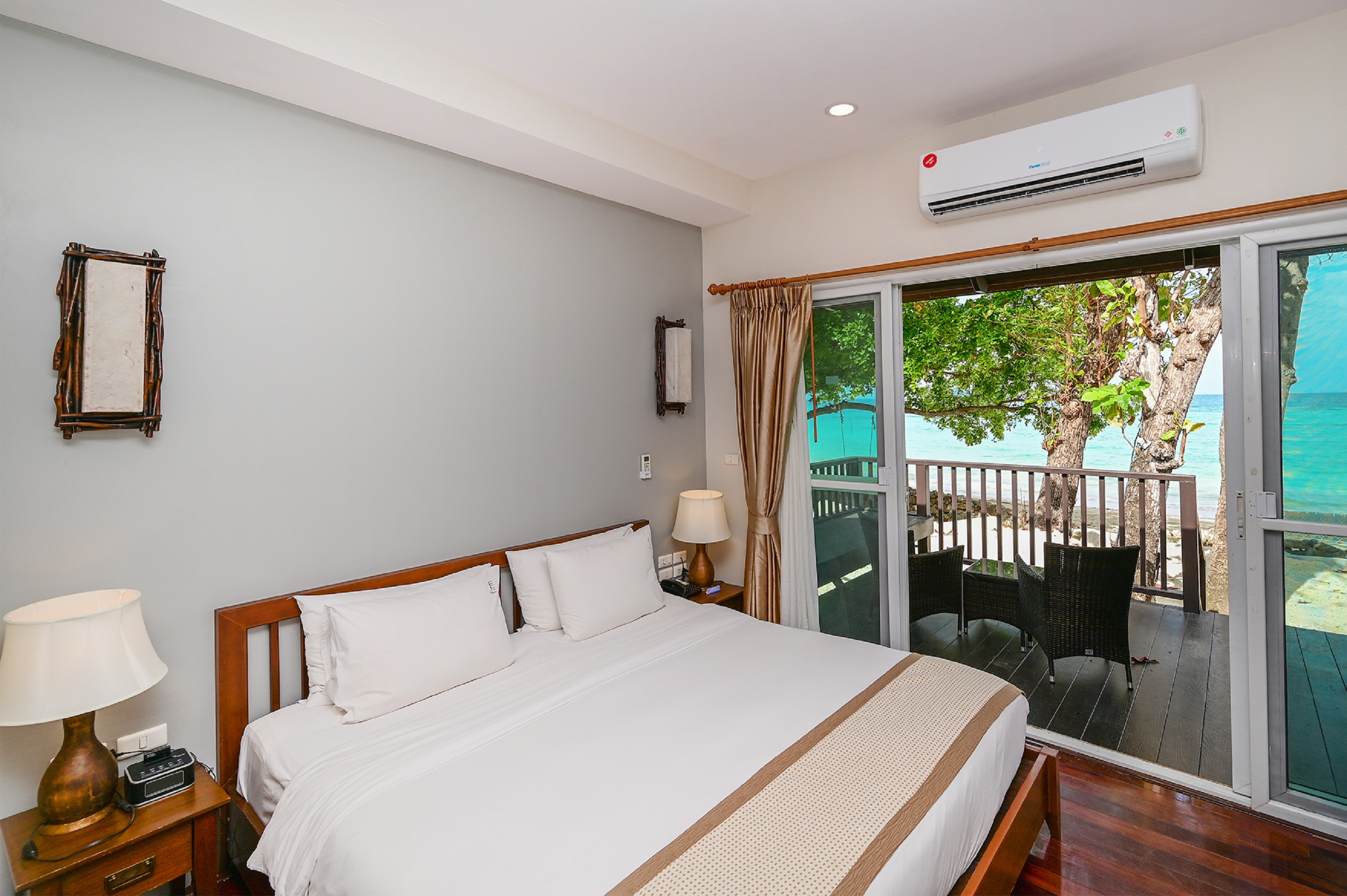CORAL BEACH STUDIO