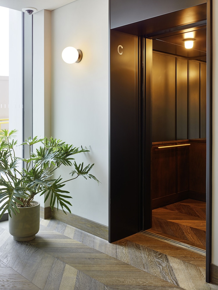 TRIBE London Canary Wharf 13/61