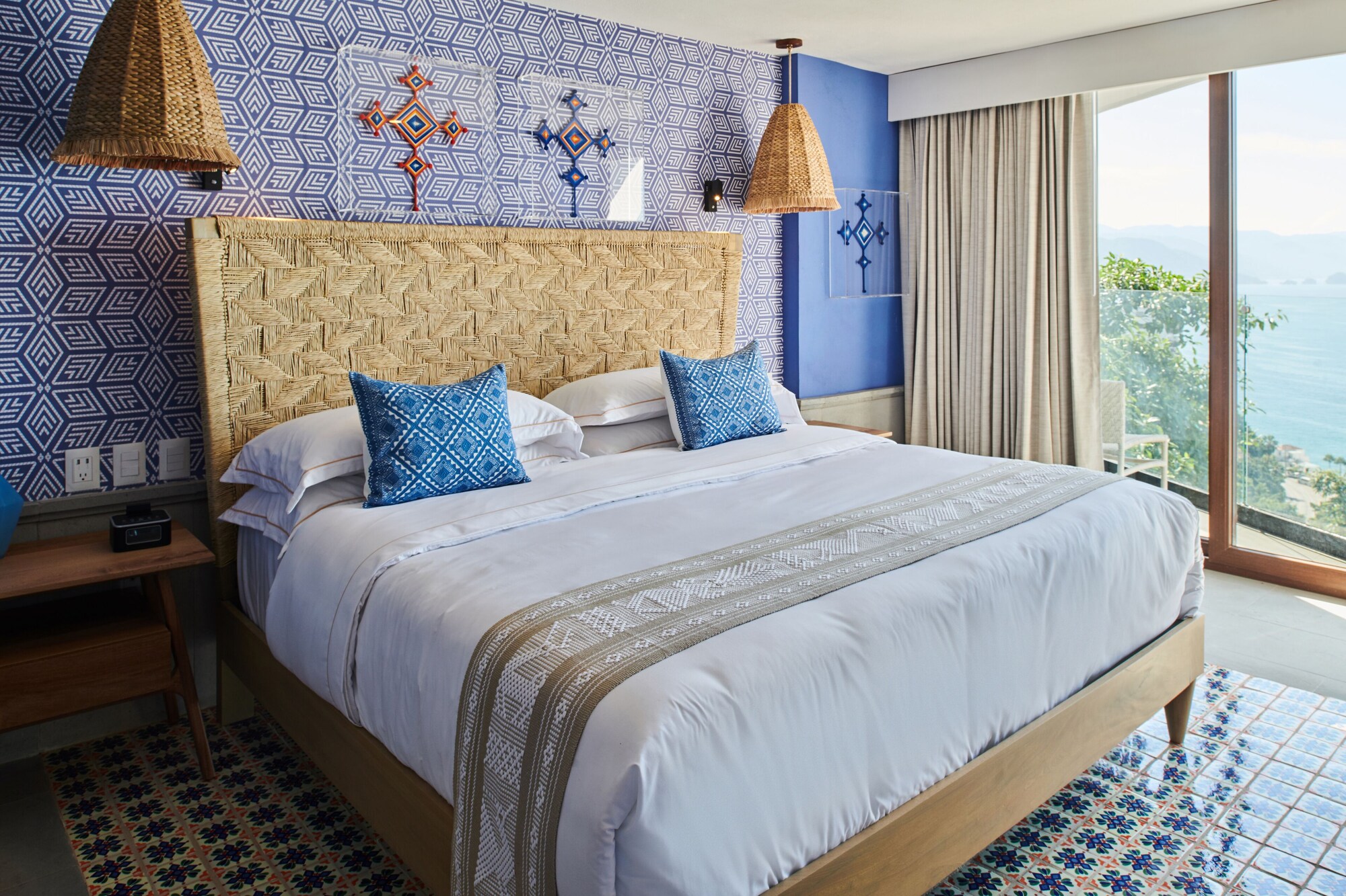 DELUXE, KING BED, SEA VIEW