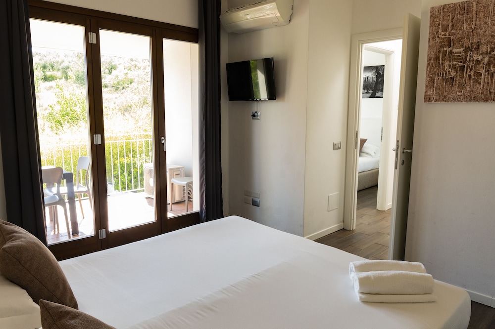 The Florence Hills Resort Spa 10/50