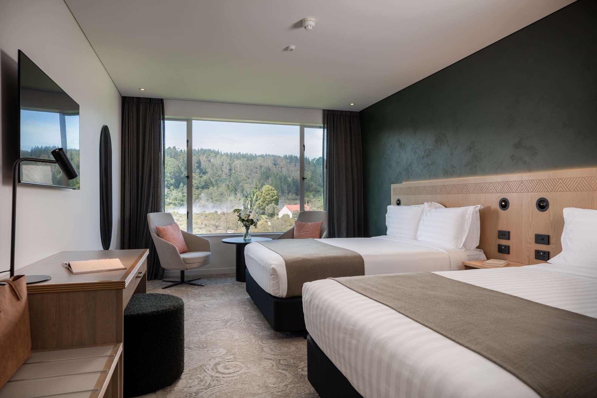 Deluxe, Valley View