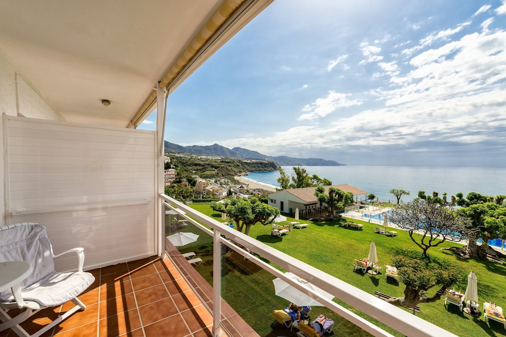 Parador De Nerja 50/50