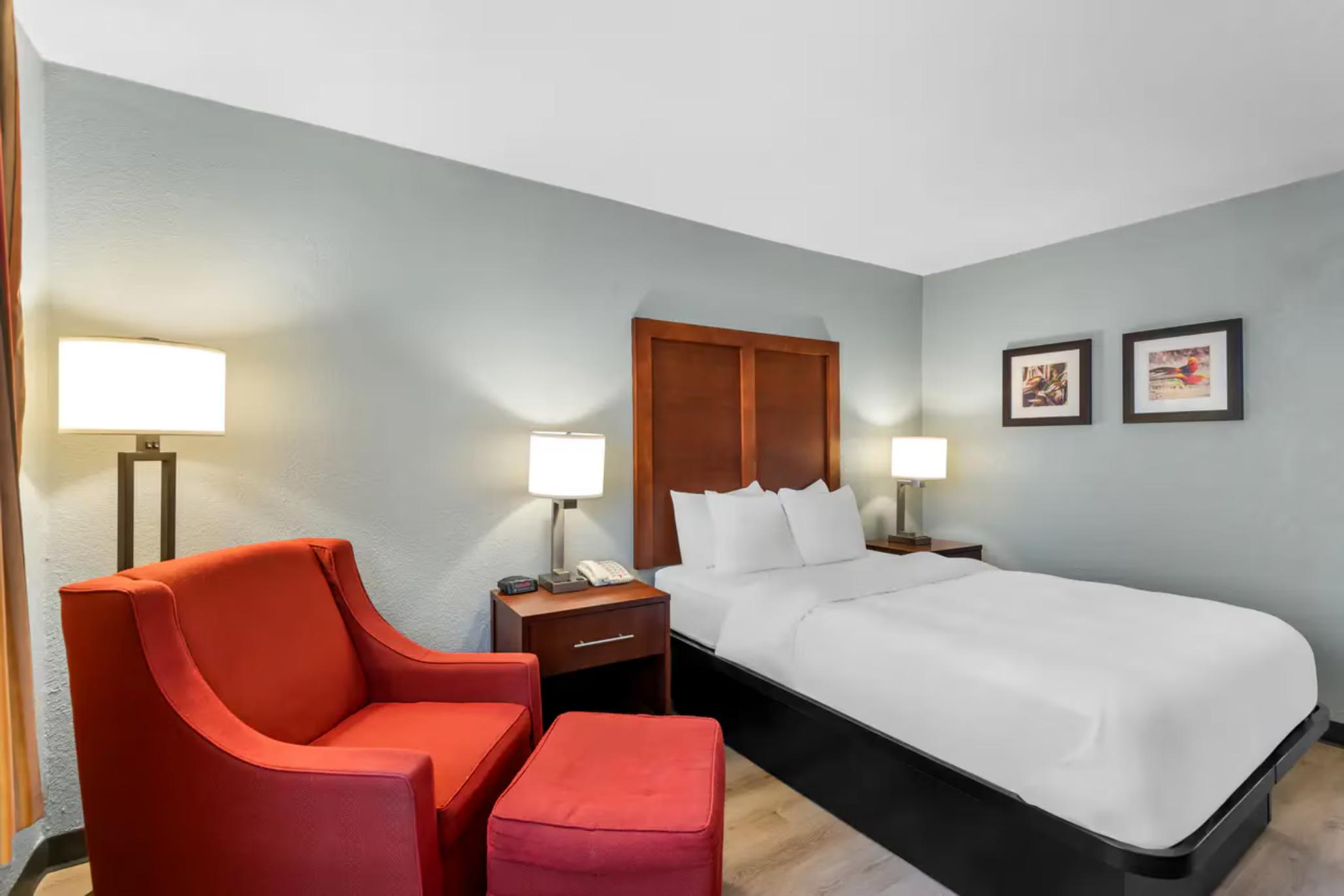 غرفة بسرير مزدوج، Quality Inn Waverly IA 3/9