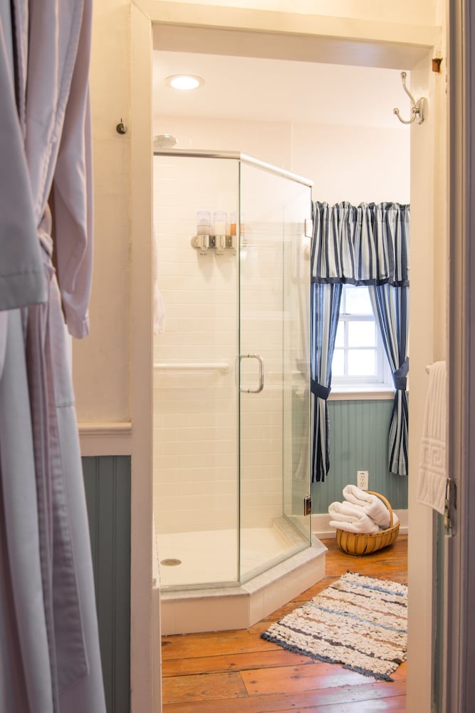 Caldwell House Bed &amp; Breakfast 50/50