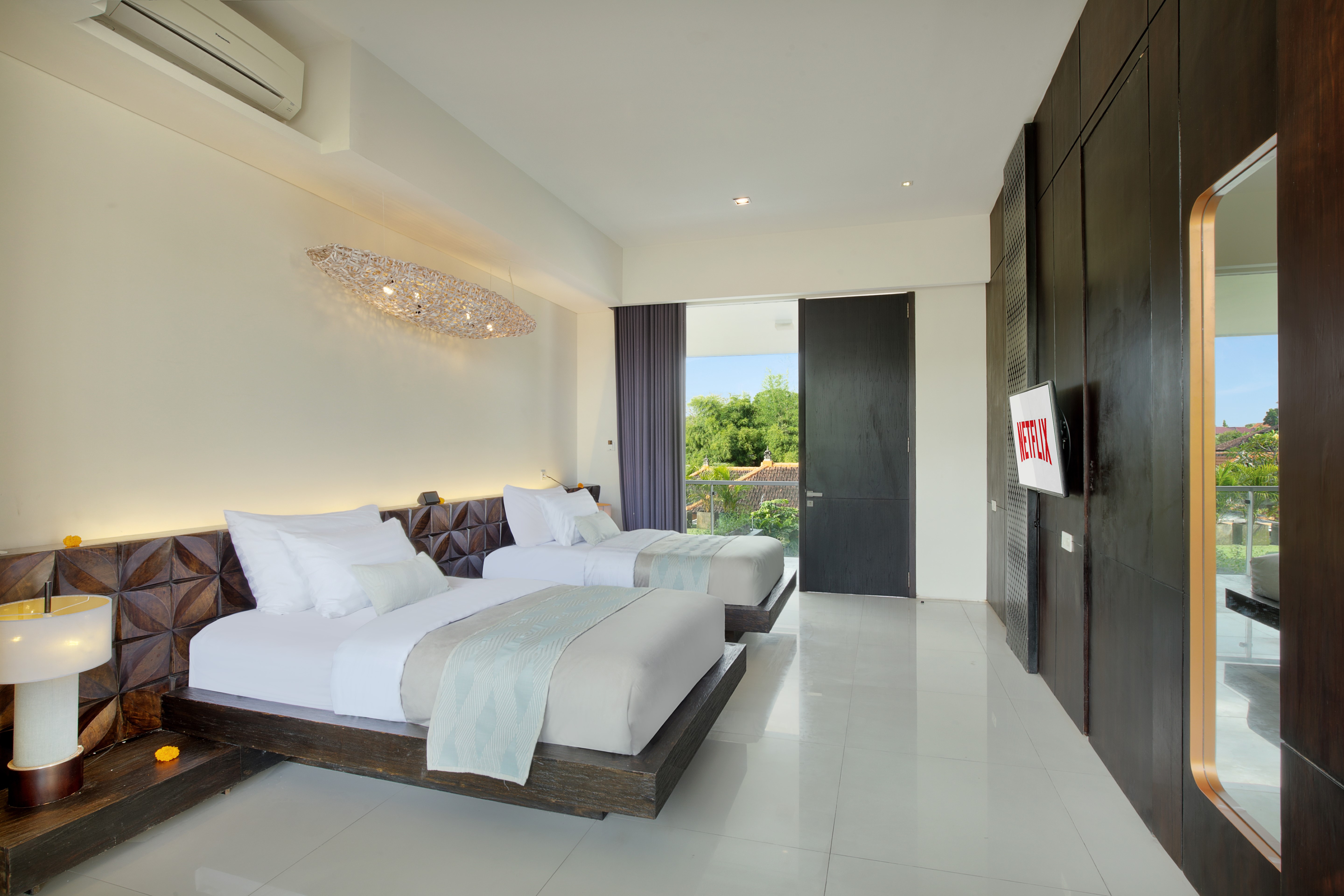 SEMINYAK, SUITE, TWIN BEDS