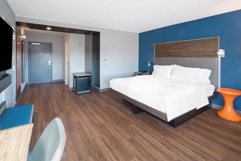 ROOM, KING BED, ACCESSIBLE