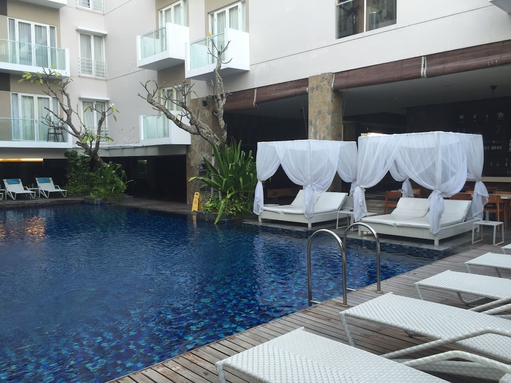 Grand Ixora Kuta Resort 66/73
