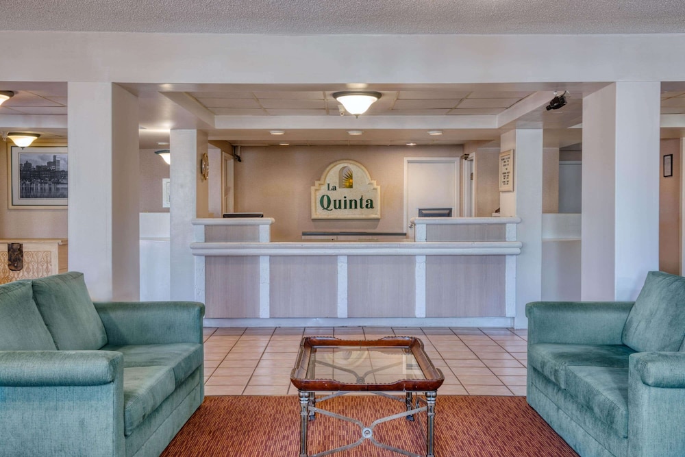 Super 8 by Wyndham Savannah 5/51