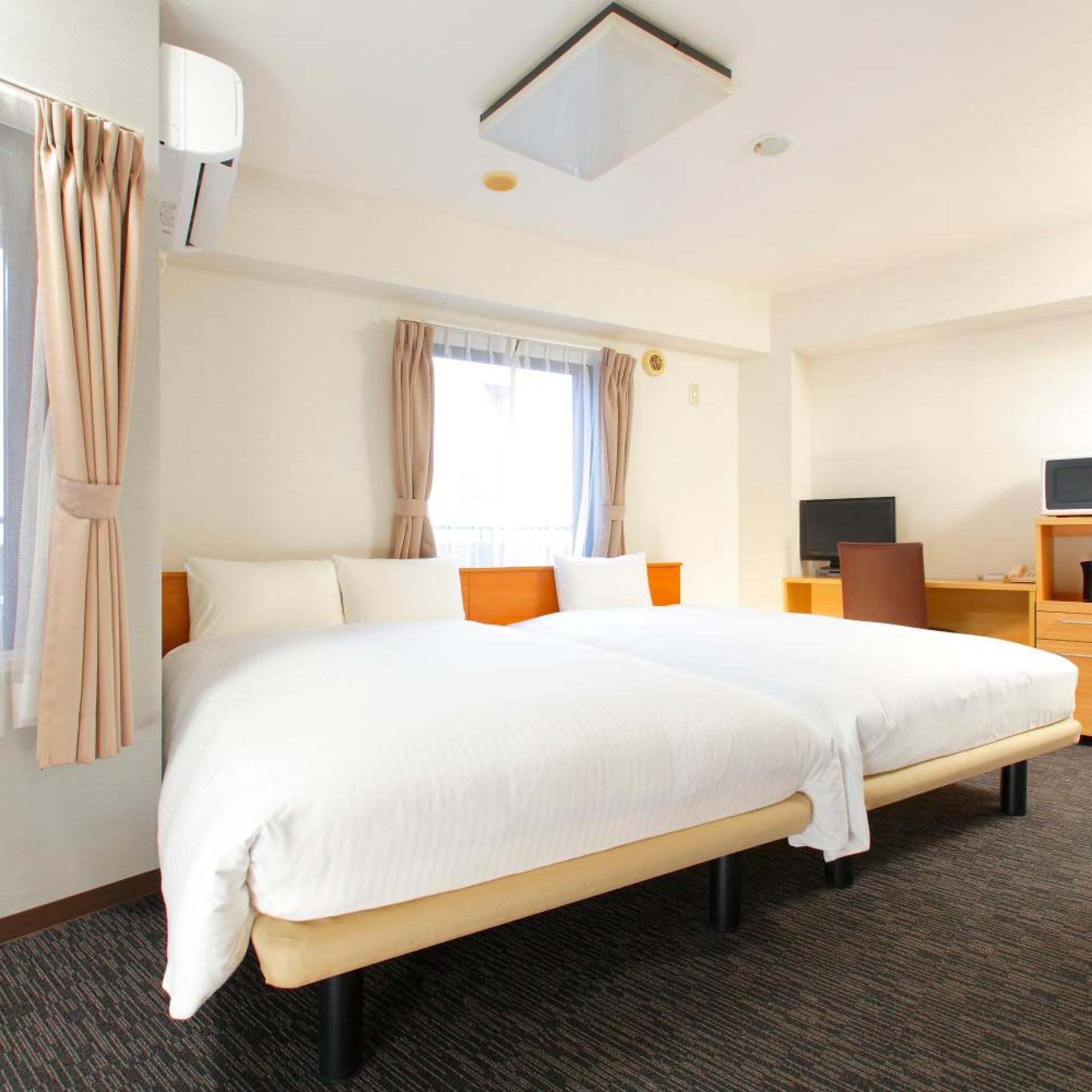 SUPERIOR, TWIN BEDS, NO CLEANING SERVICES