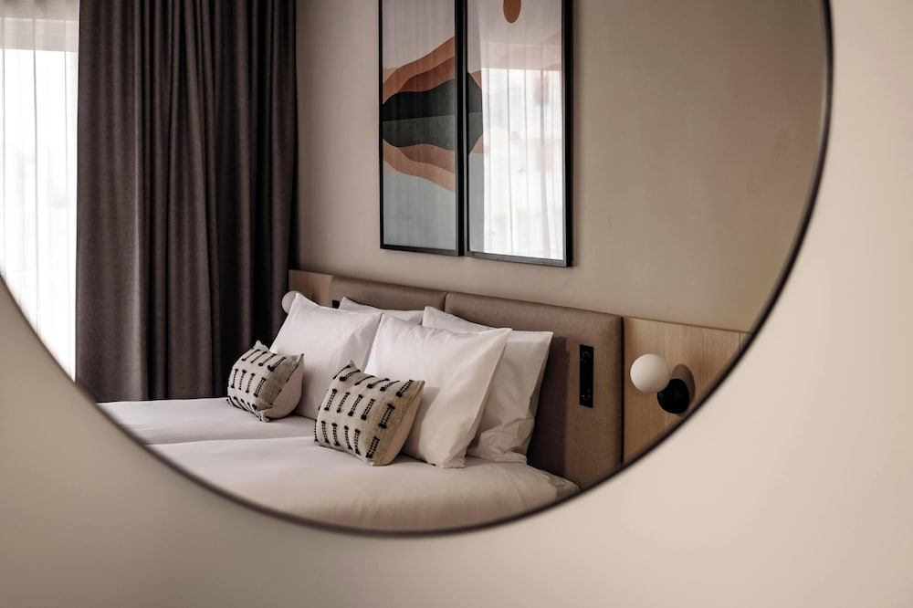 1 BEDROOM, DELUXE, CITY VIEW