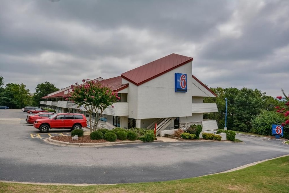 Motel6 Birmingham, AL 37/44