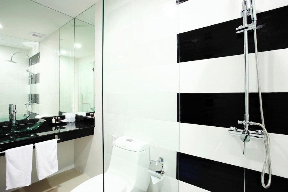 One World One Home Naiharn Hotel by ZUZU 50/50
