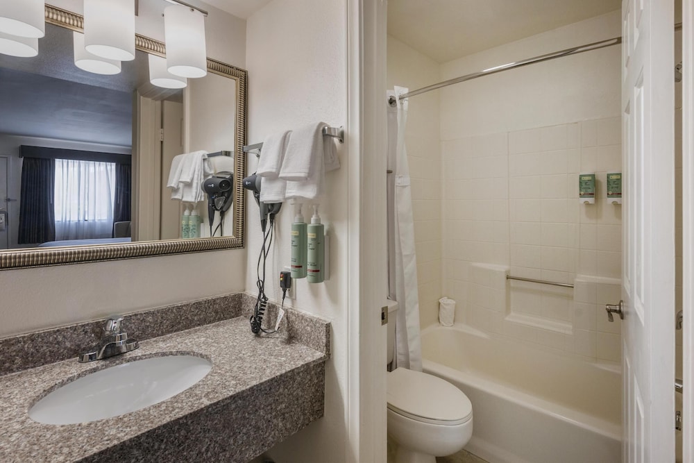 غرفة قياسية بسرير كينج للمدخنين، Best Western Pahrump Oasis 5/5