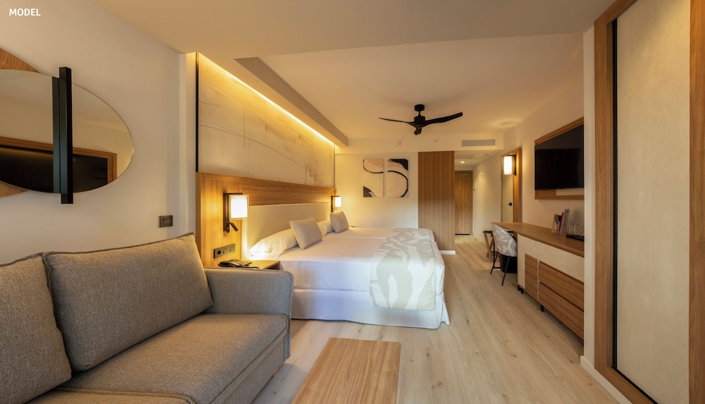 غرفة قياسية بسرير مزدوج بإطلالة على البحر بشرفة، Riu Palace Nautilus - Adults Only 7/10