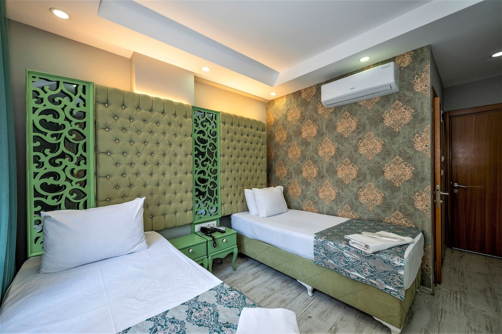 DELUXE, TWIN BEDS