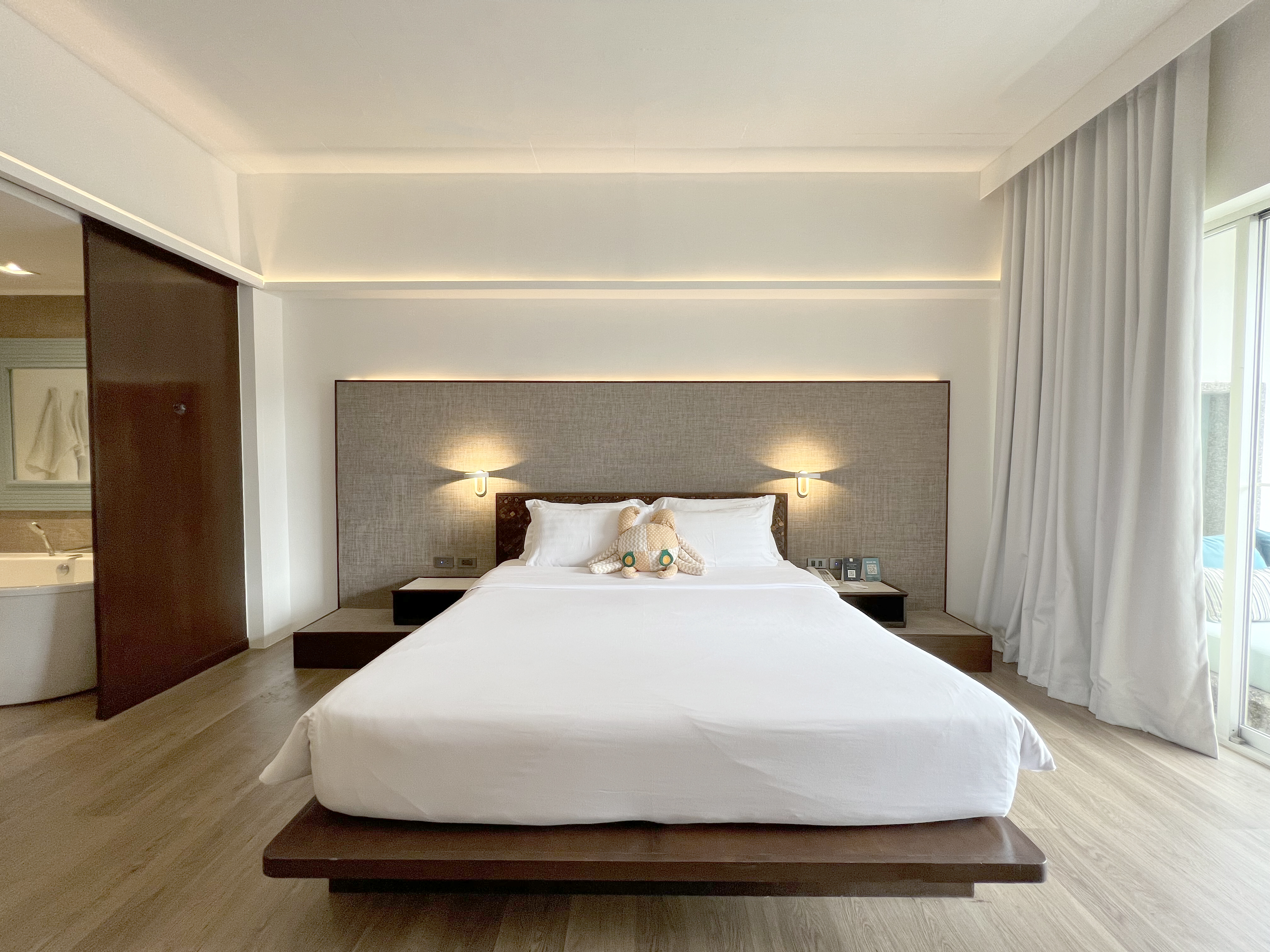 Deluxe, King Bed