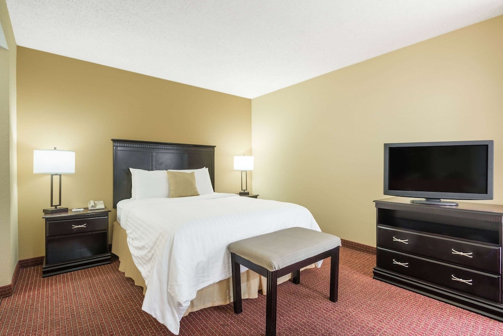 Hawthorn Extended Stay by Wyndham Dayton 11/27