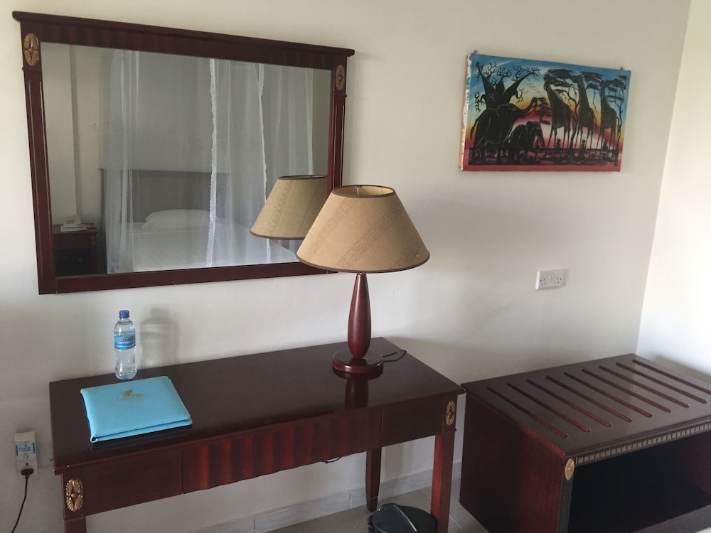Oceanic Bay Hotel and Resort 19/43