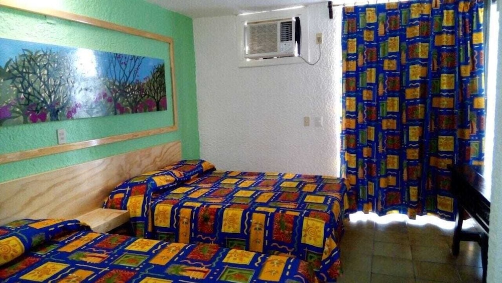 ROOM, SEXTUPLE