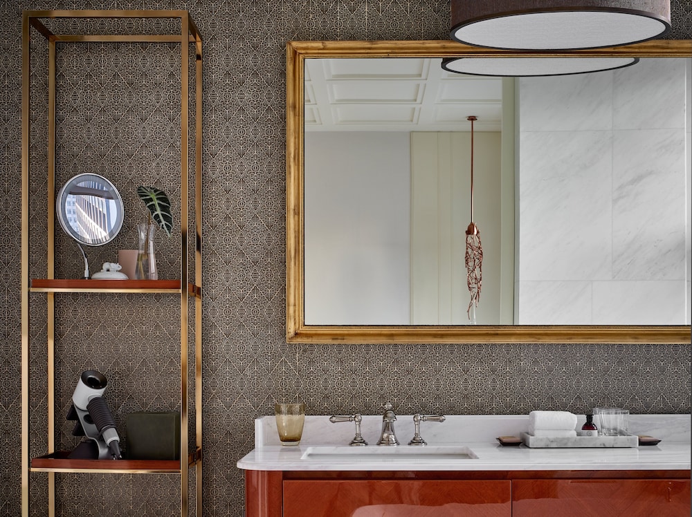 Rosewood Bangkok 16/84