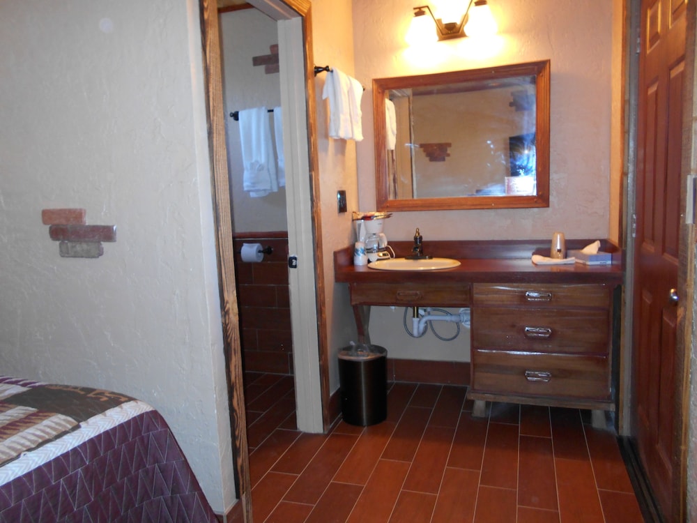Grand Canyon Inn & Motel 38/39