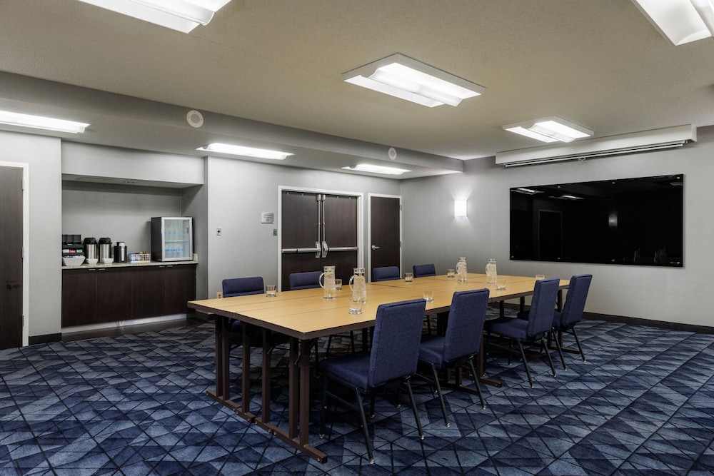 Courtyard by Marriott Denver Central Park 40/50