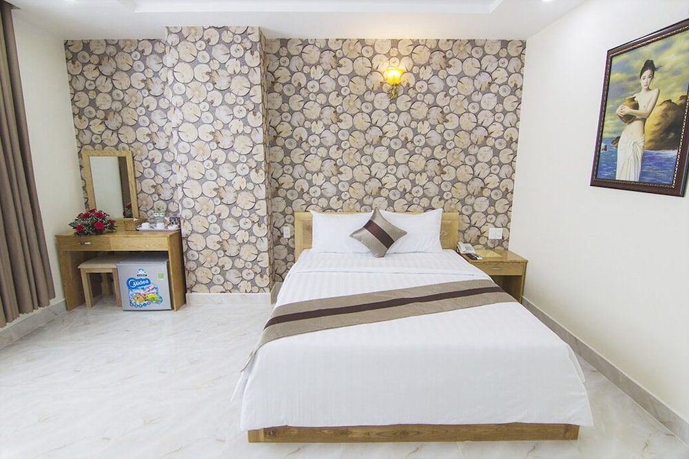 Ngoc Hanh Beach Hotel 21/75