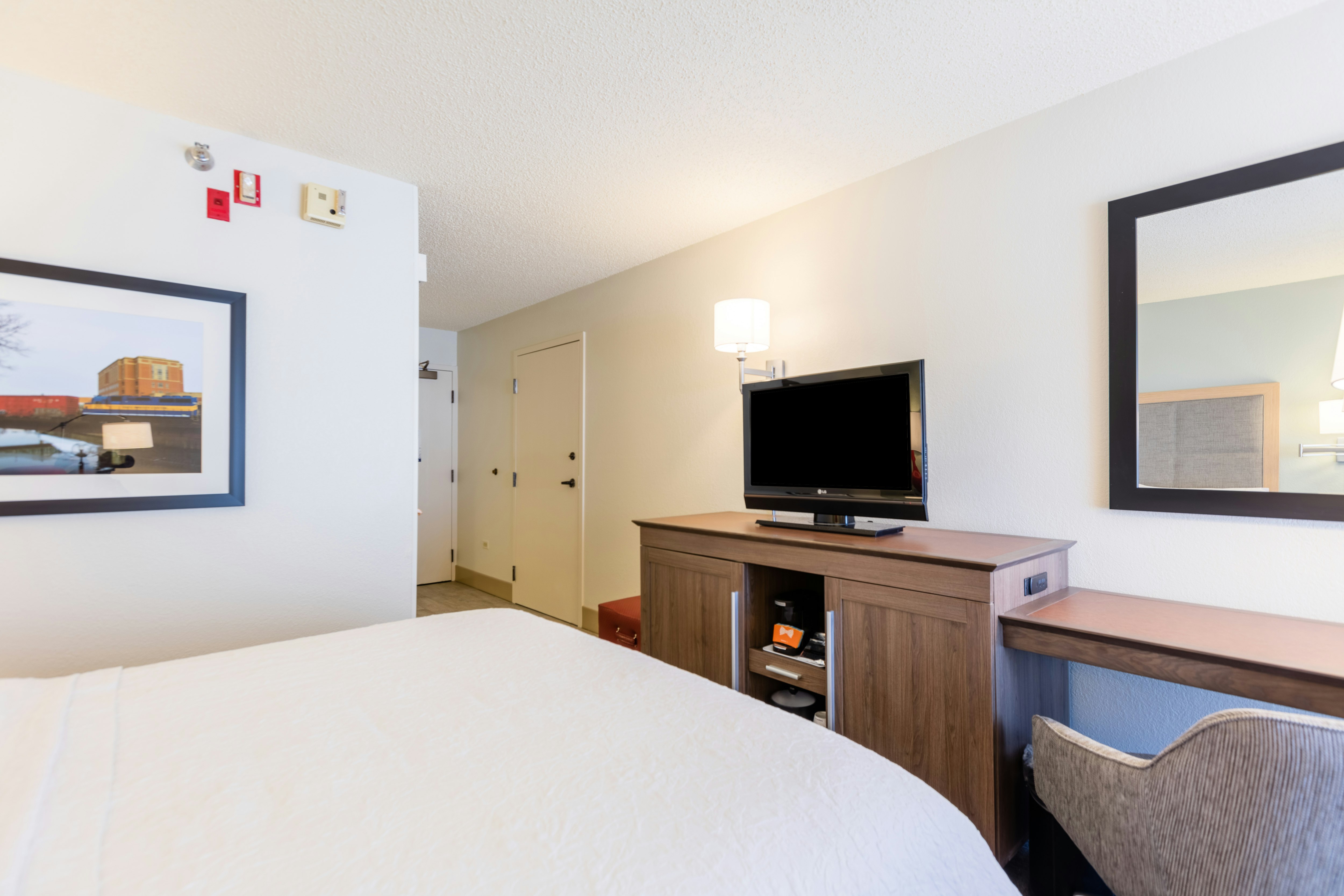 ROOM, QUEEN BED, ACCESSIBLE