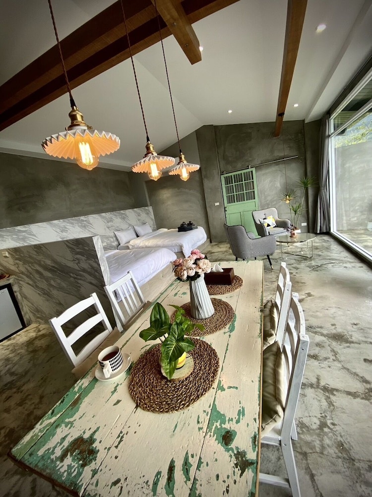 Sunnyroom 63/77