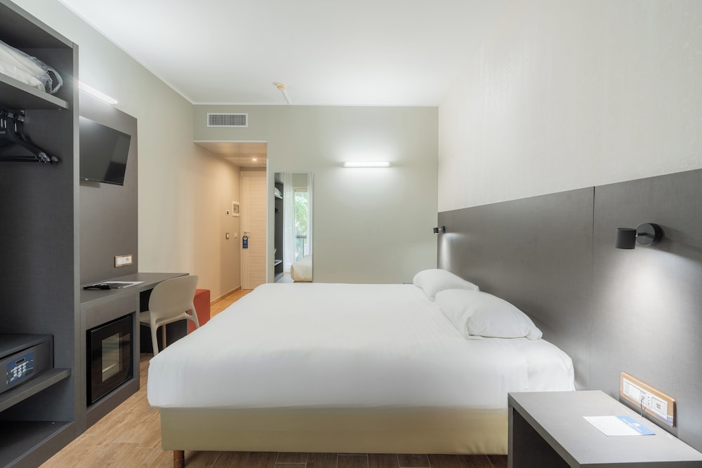 COMFORT, SINGLE, DOUBLE BED, BALCONY