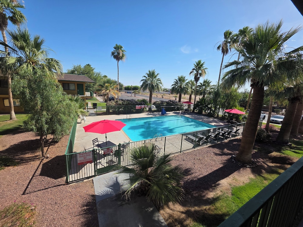 Econo Lodge Inn & Suites Yuma 40/47
