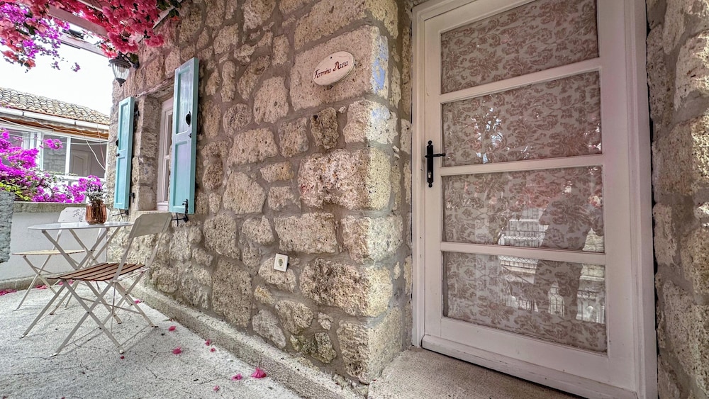 ERENDIRA HOTEL 9/75