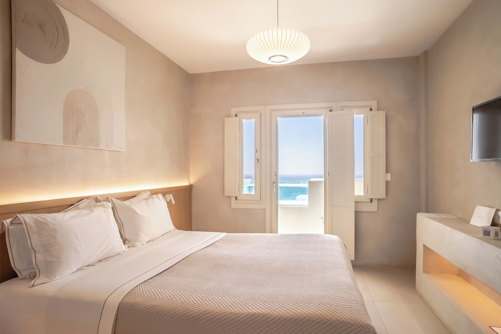 CRYSTAL, DELUXE, DOUBLE BED, CALDERA VIEW, HOT TUB