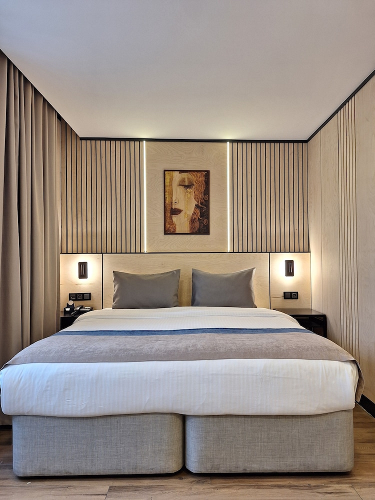 N'Ala Otel 12/36