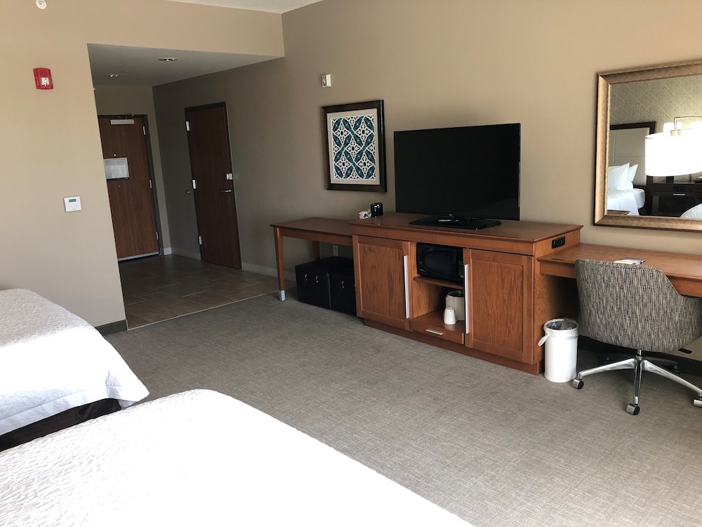 Hampton Inn And Suites Tampa Busch Gardens Area 12/46