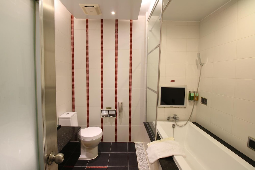 R7 Eco Hotel 30/33