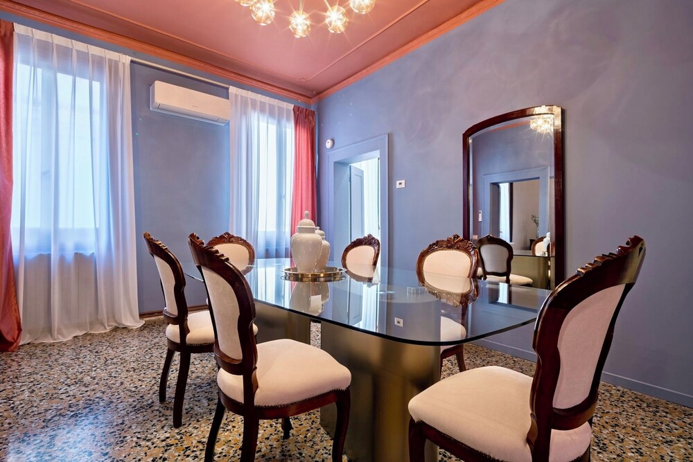 The Arsenal Large Apartment 34/47