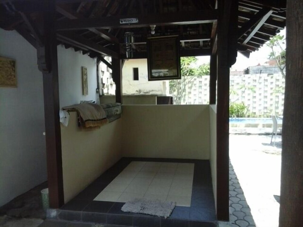 Griya Nendra Hotel 50/50