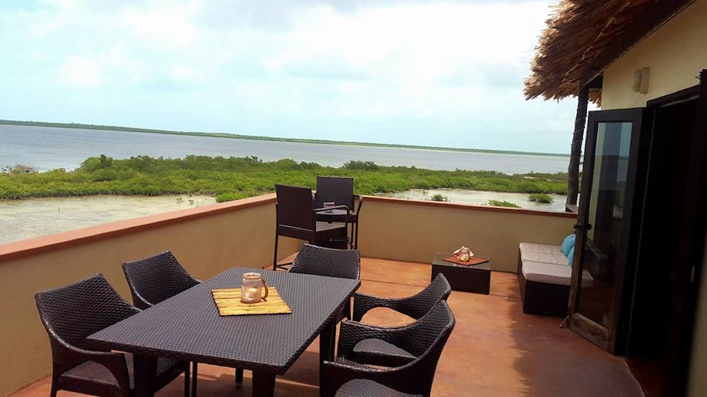 Lina Point Belize Overwater Resort 59/78