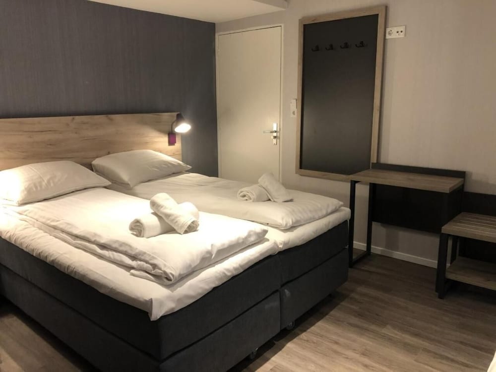 Facade Hotel Amsterdam 16/44