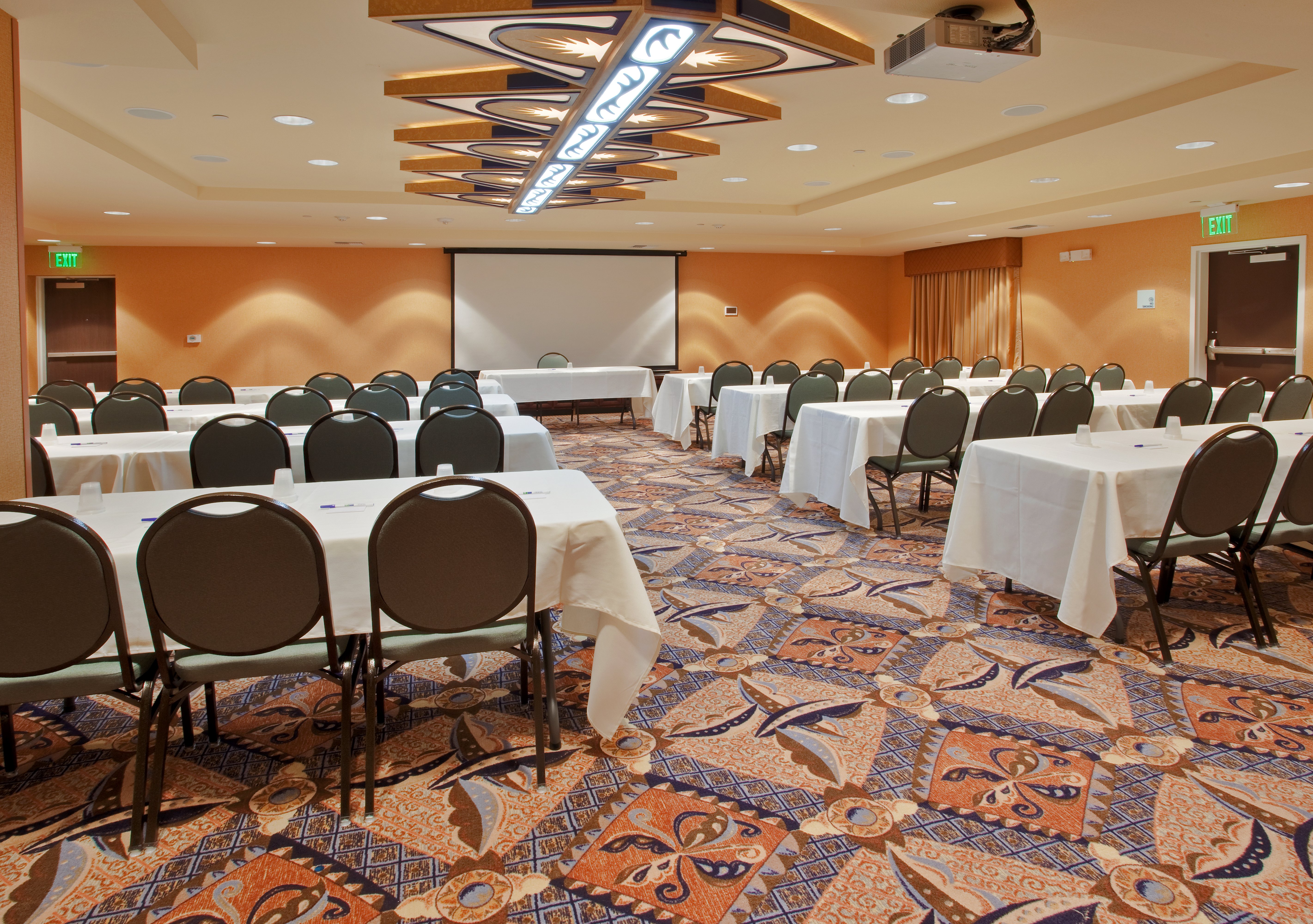 Holiday Inn Express Hotel Suites Sacramento Ne C 69/75