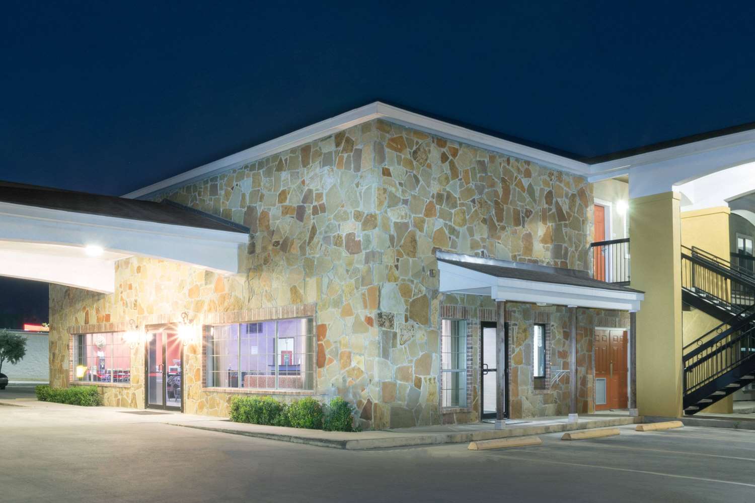 Super 8 by Wyndham San Antonio Near Fort Sam Houston 1/6