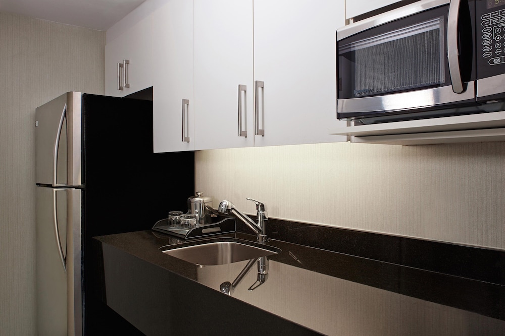Sheraton Parkway Toronto North Hotel Suites 44/46