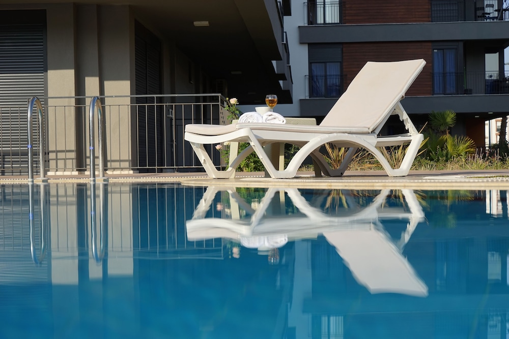 Mene Suites 29/33