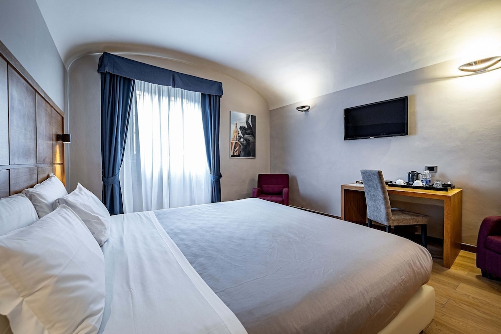 DELUXE, DOUBLE BED
