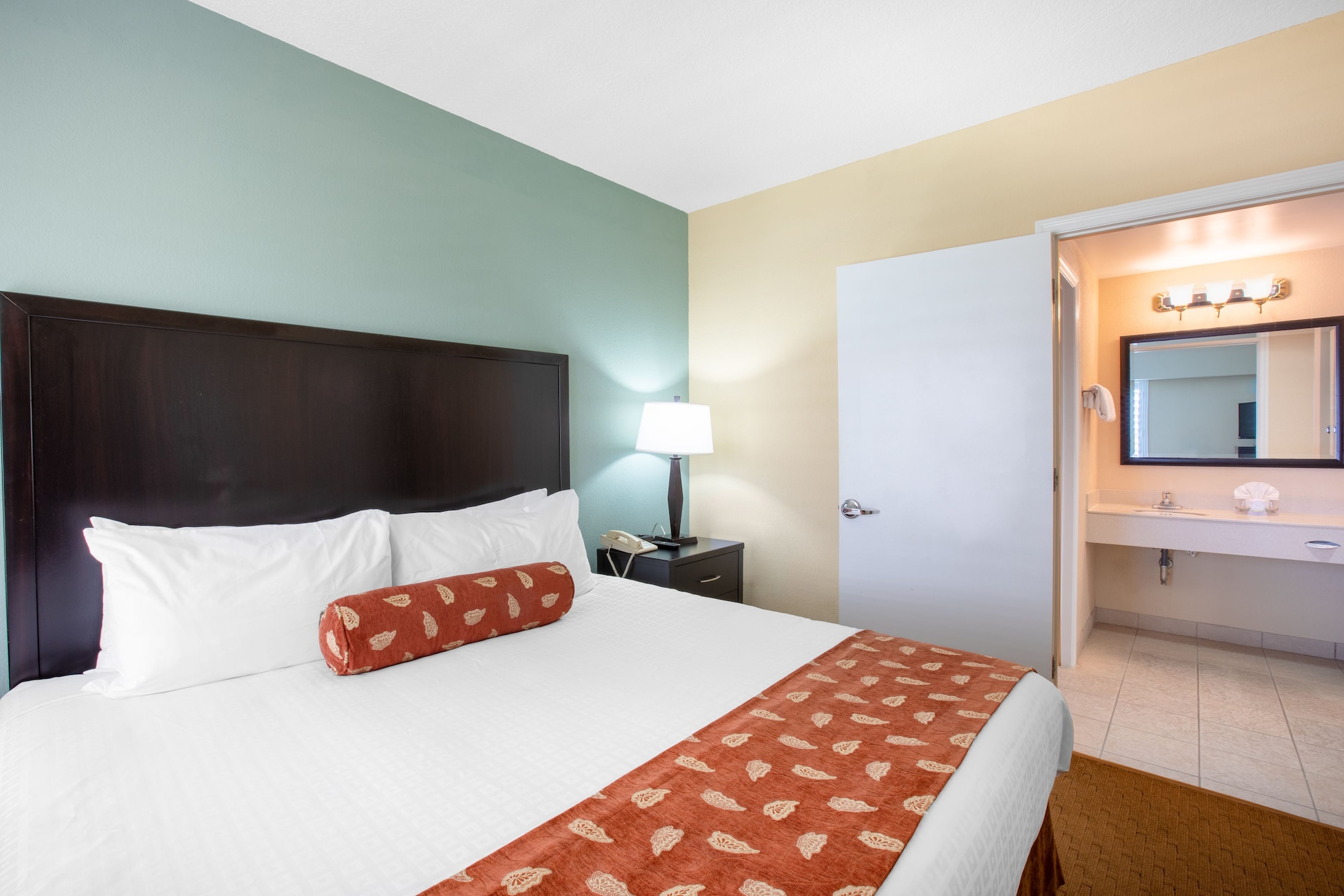 EXECUTIVE, QUEEN BED