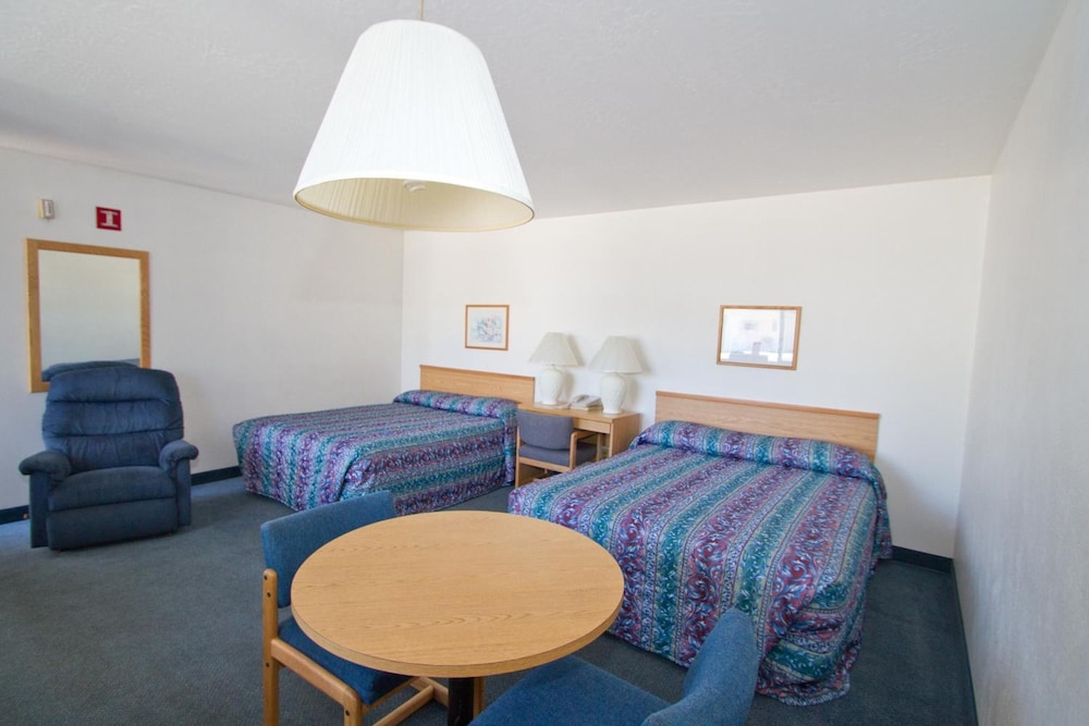Brooks Street Motor Inn 23/30