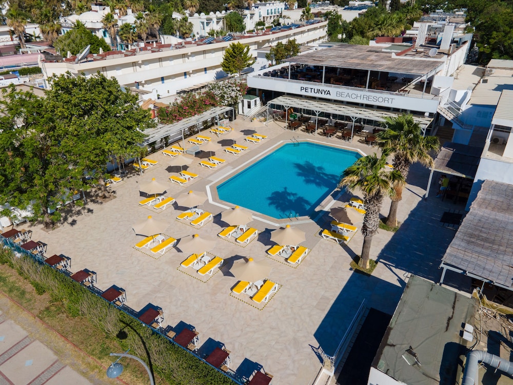 Petunya Beach Resort 101/103
