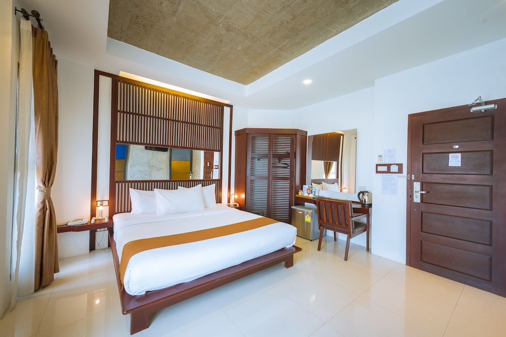 DELUXE KING ROOM